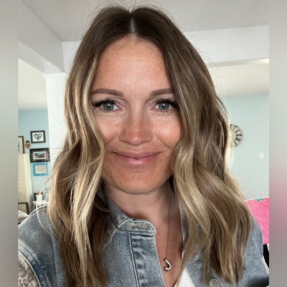 Meet your Posher, Janet - Picture 1 of 1